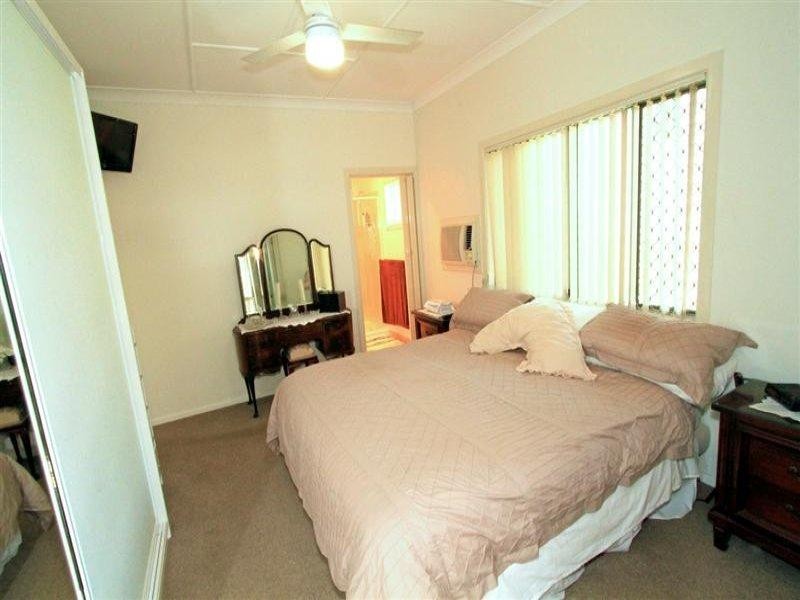 6 Renshaw Street, Park Avenue QLD 4701