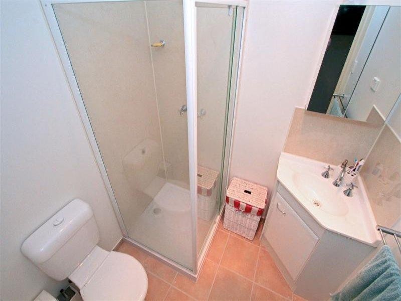 6 Renshaw Street, Park Avenue QLD 4701