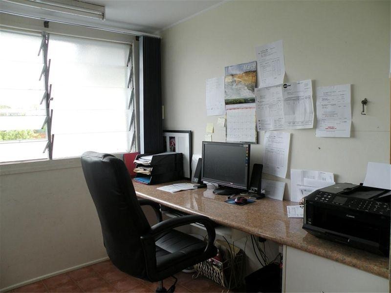 9 Highway Street, Park Avenue QLD 4701