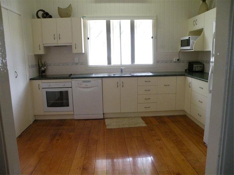 9 Highway Street, Park Avenue QLD 4701