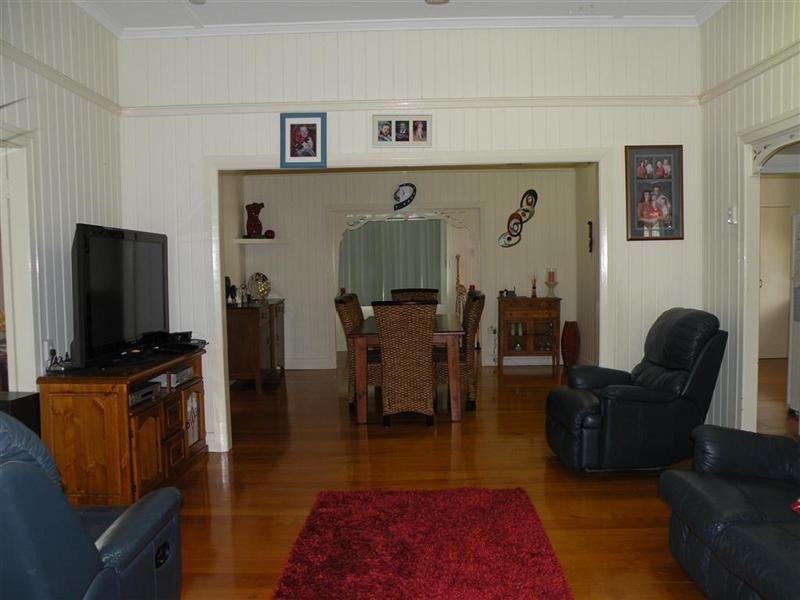 9 Highway Street, Park Avenue QLD 4701