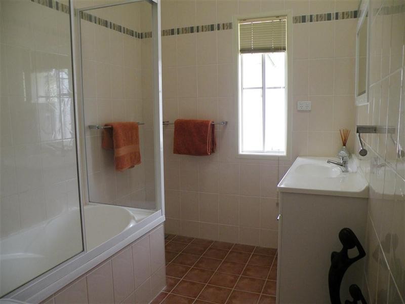 9 Highway Street, Park Avenue QLD 4701