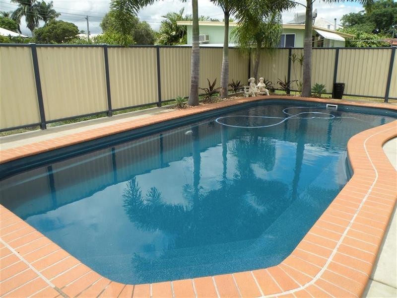 9 Highway Street, Park Avenue QLD 4701