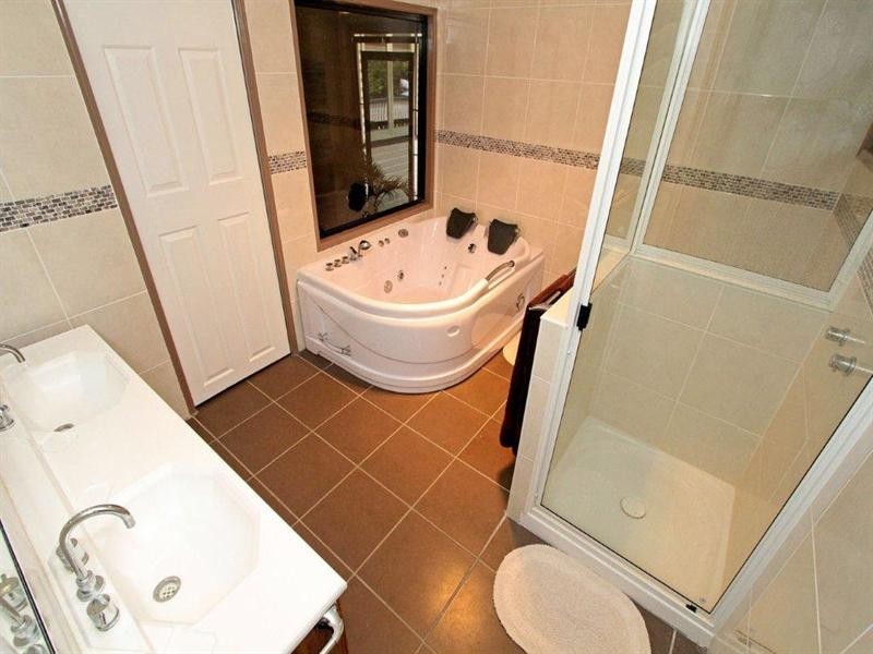 252 Upper Dawson Road, The Range QLD 4700