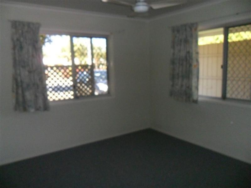 1/14 Booker Street, Park Avenue QLD 4701