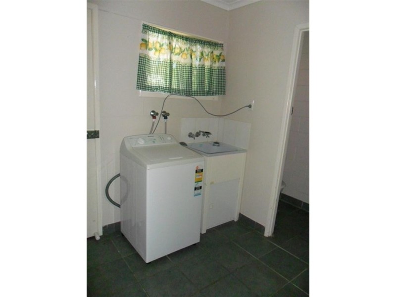 1/14 Booker Street, Park Avenue QLD 4701