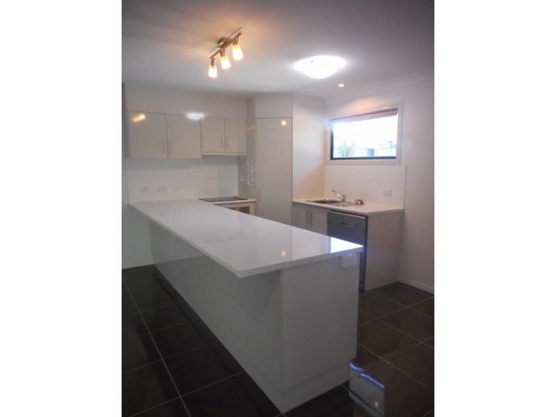 2/23 Macaree Street, Berserker QLD 4701