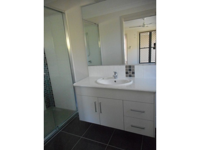 2/23 Macaree Street, Berserker QLD 4701