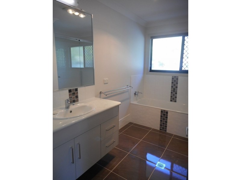 2/23 Macaree Street, Berserker QLD 4701