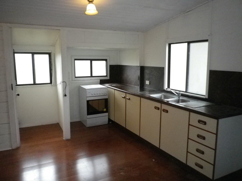 18 Taylor Street, Park Avenue QLD 4701