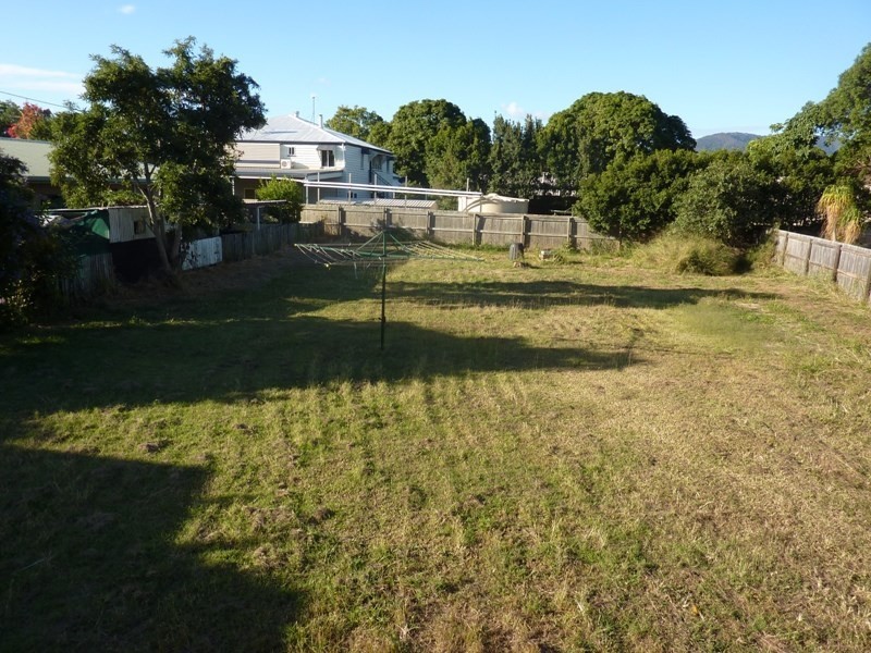 18 Taylor Street, Park Avenue QLD 4701