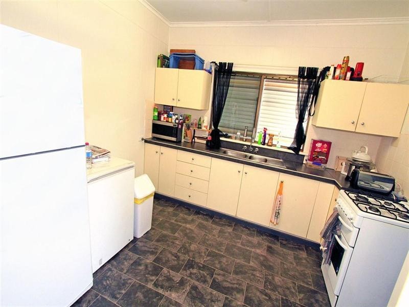 4 Jones Street, Wandal QLD 4700