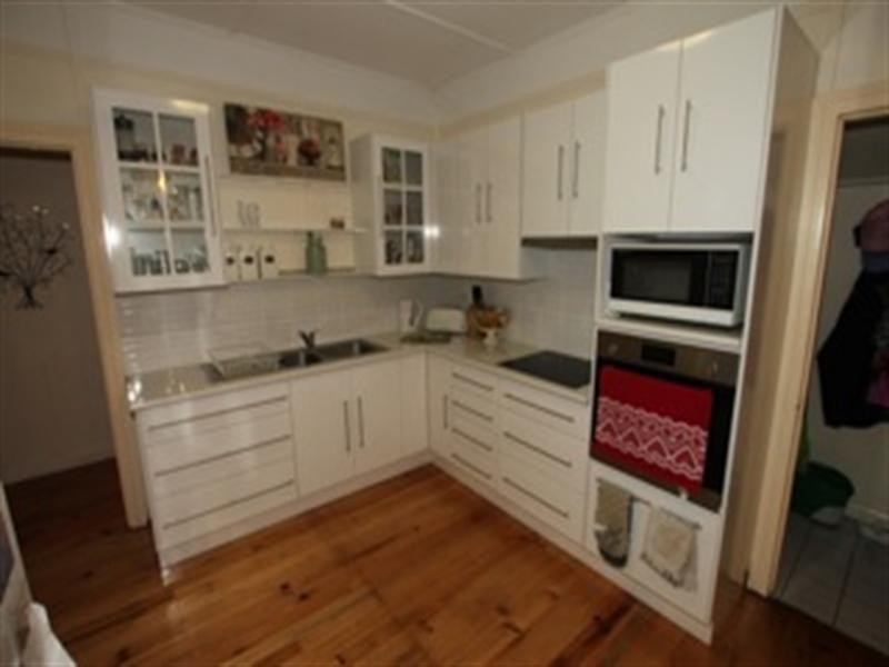 18 Cairns Street, The Range QLD 4700