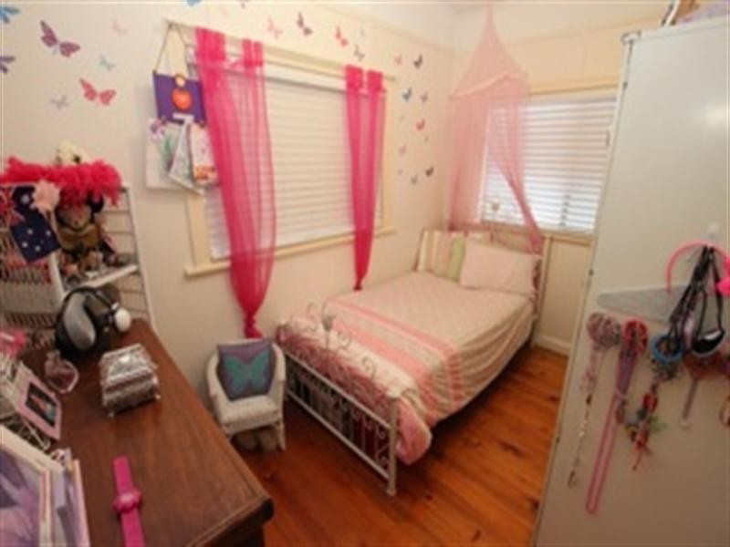 18 Cairns Street, The Range QLD 4700