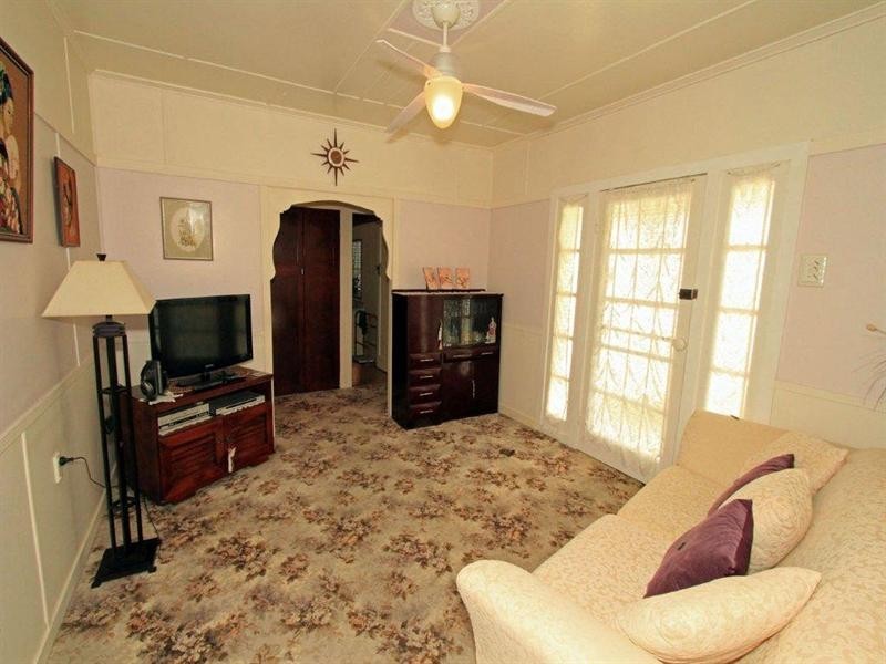 4 Wackford Street, Park Avenue QLD 4701