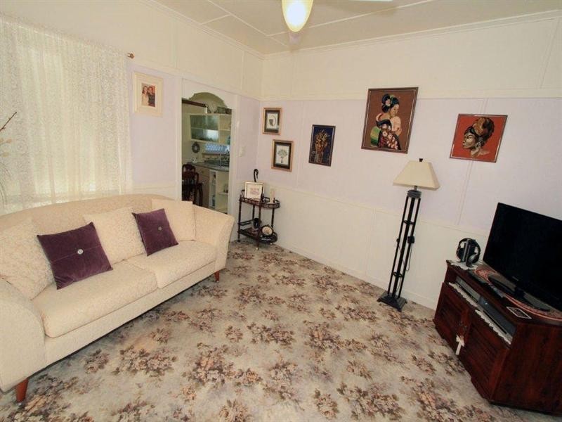 4 Wackford Street, Park Avenue QLD 4701