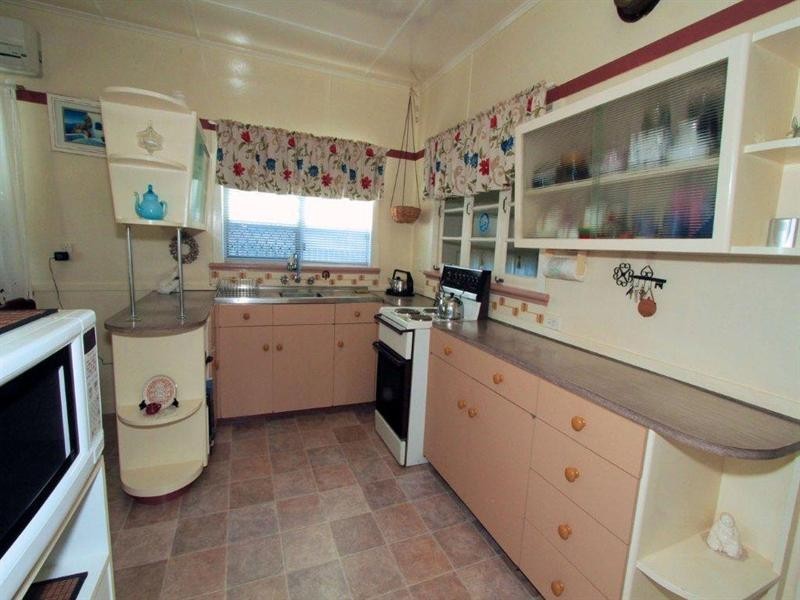 4 Wackford Street, Park Avenue QLD 4701