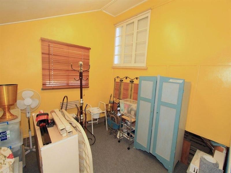 4 Wackford Street, Park Avenue QLD 4701