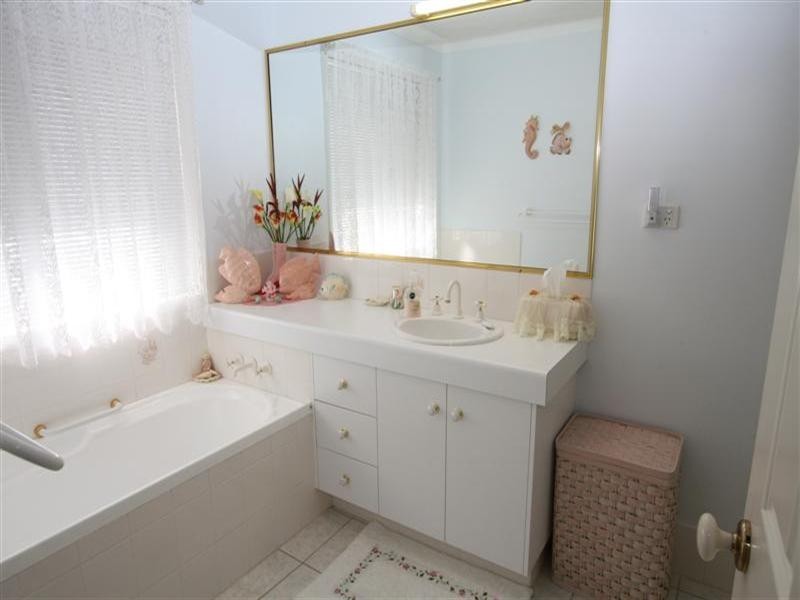 18 Sunrise Crescent, Gracemere QLD 4702