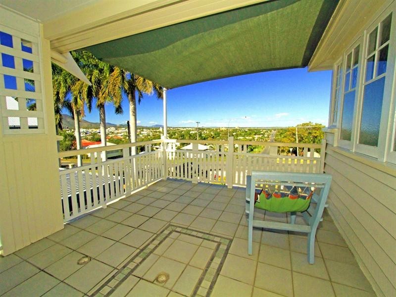 62 Cambridge Street, The Range QLD 4700