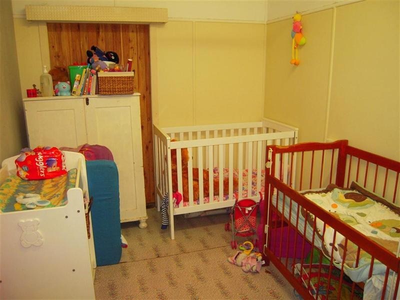 64 Main Street, Park Avenue QLD 4701