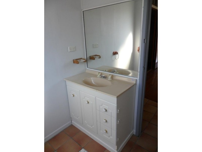 8 Jones Street, Wandal QLD 4700