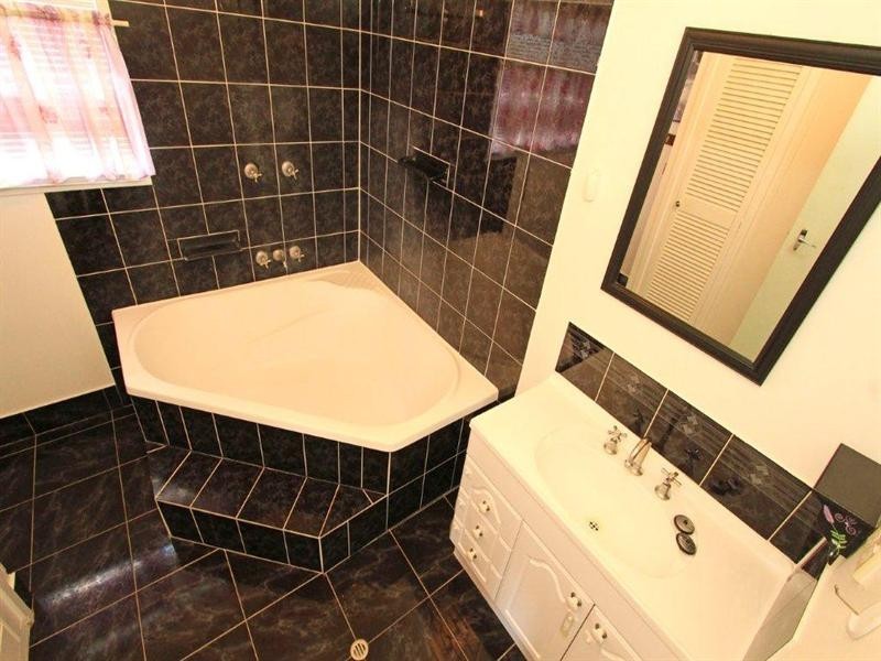 21 Harriette Street, Park Avenue QLD 4701