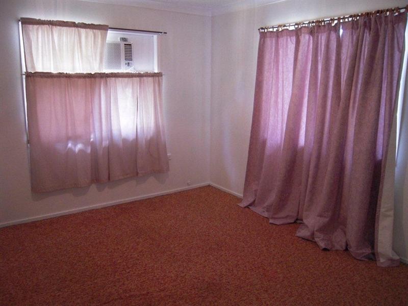 32 Symons Street, Park Avenue QLD 4701