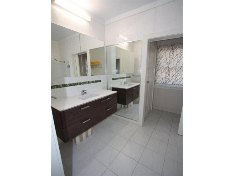 76 Wentworth Terrace, The Range QLD 4700