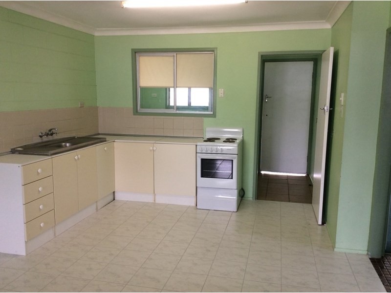 2/258 Richardson Road, Park Avenue QLD 4701