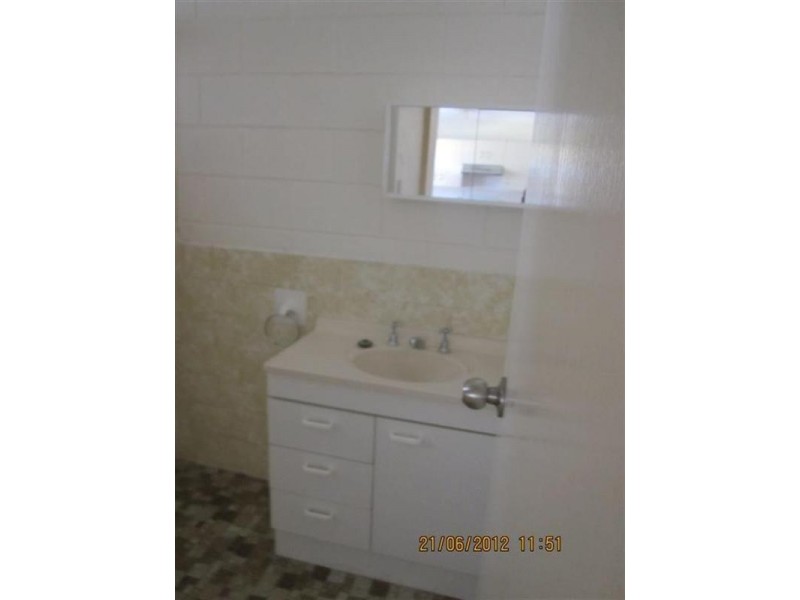 2/322 Warnock Street, Koongal QLD 4701