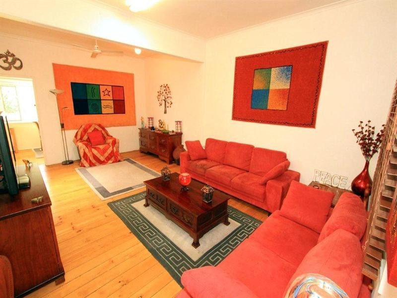 8 Thornton Street, Park Avenue QLD 4701