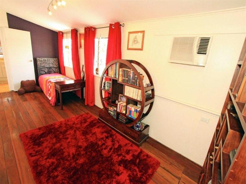 8 Thornton Street, Park Avenue QLD 4701