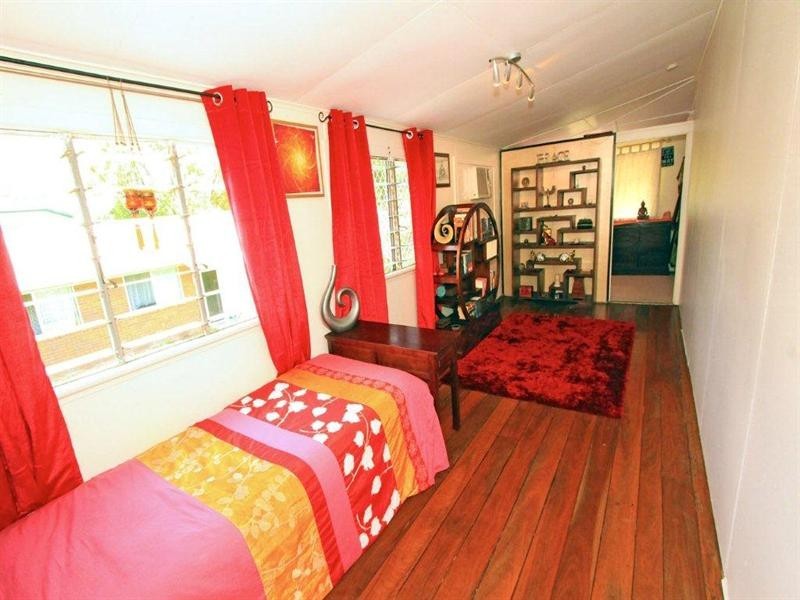 8 Thornton Street, Park Avenue QLD 4701