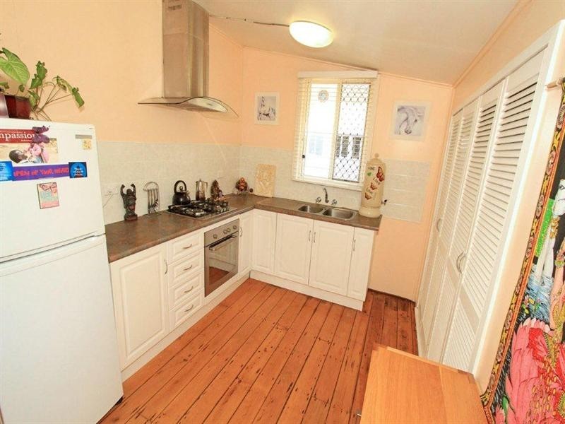 8 Thornton Street, Park Avenue QLD 4701