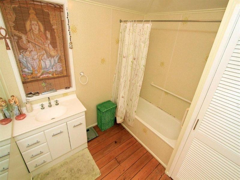 8 Thornton Street, Park Avenue QLD 4701