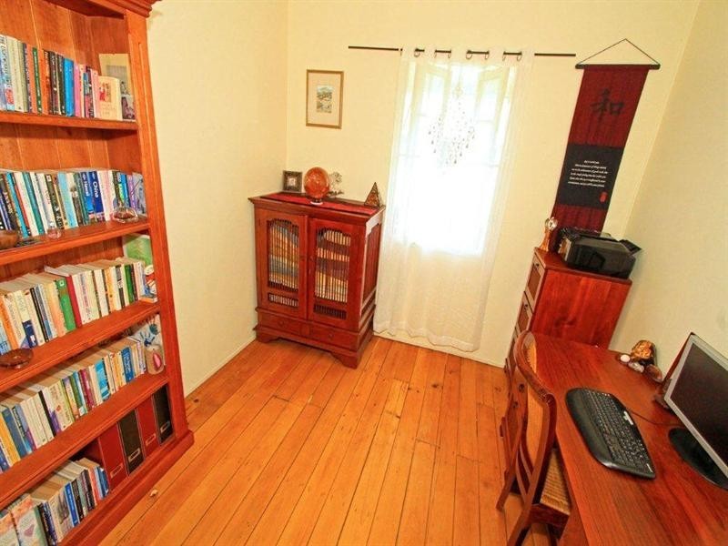 8 Thornton Street, Park Avenue QLD 4701