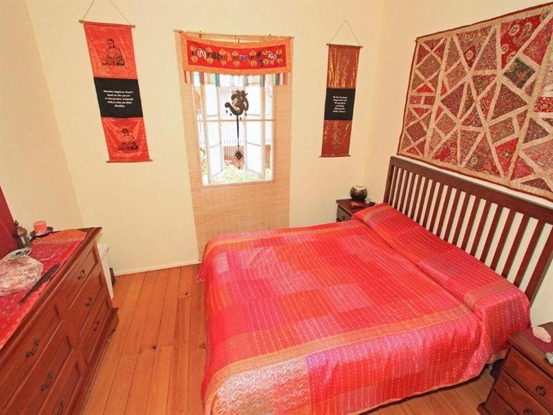 8 Thornton Street, Park Avenue QLD 4701