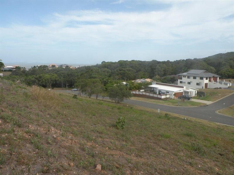 12 Cook Avenue, Pacific Heights QLD 4703