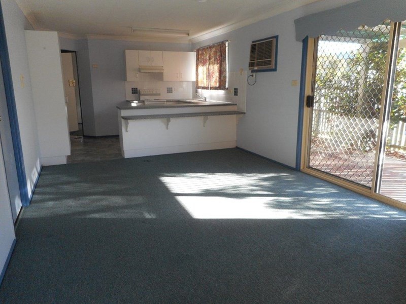 2/143 Denham Street, Allenstown QLD 4700