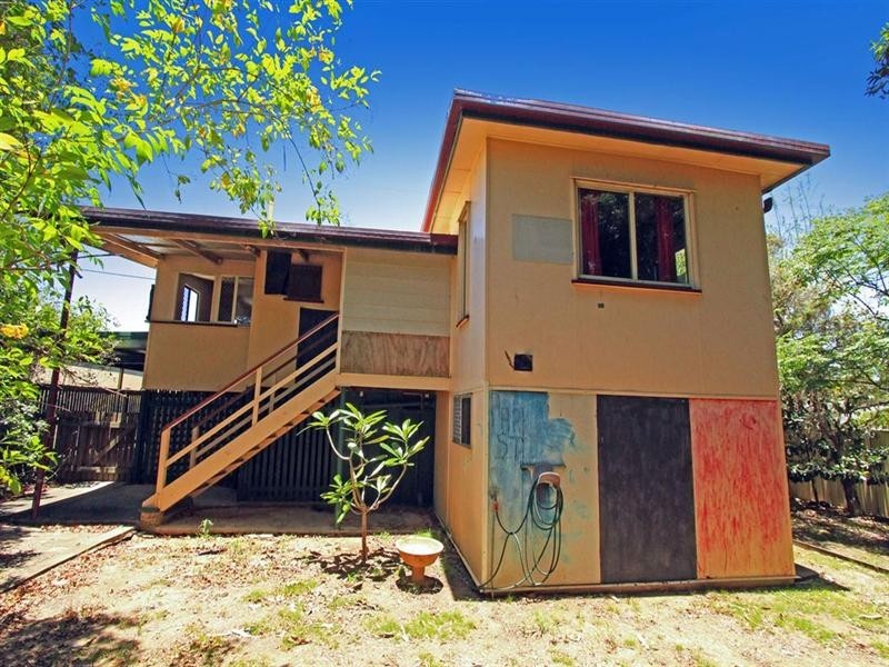 100 Park Street, Park Avenue QLD 4701