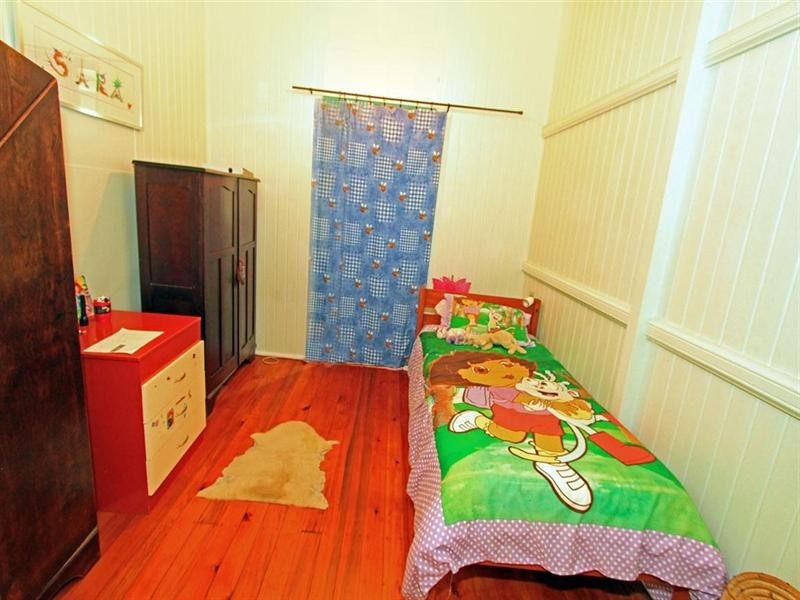 17 Elphinstone Street, Berserker QLD 4701