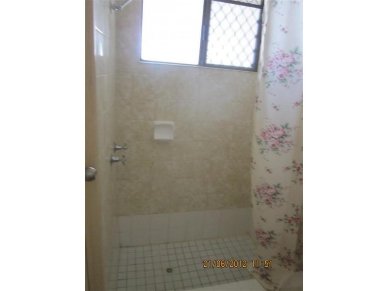 2/322 Warnock Street, Koongal QLD 4701