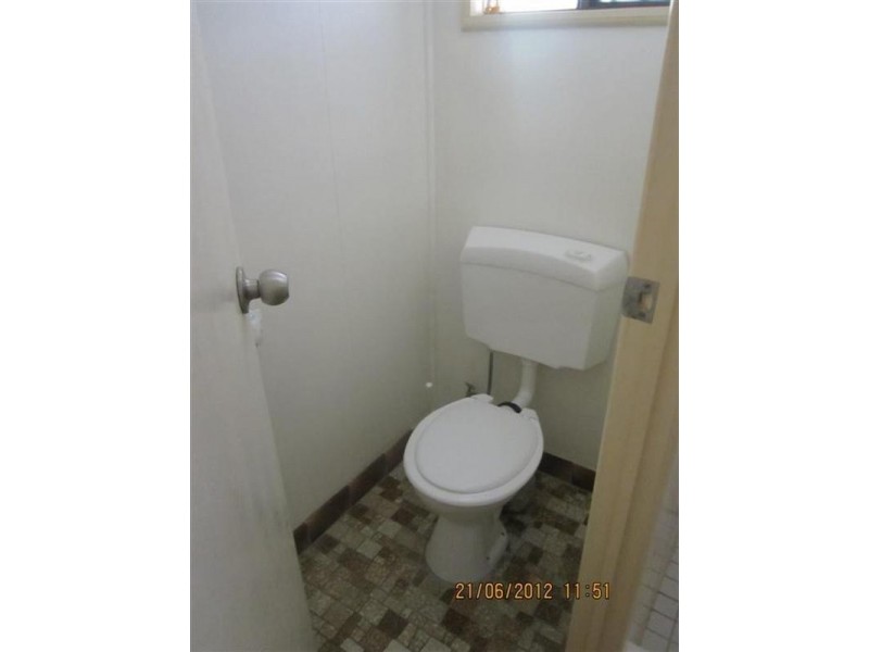 2/322 Warnock Street, Koongal QLD 4701