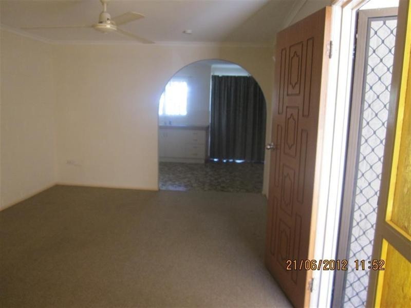 2/322 Warnock Street, Koongal QLD 4701