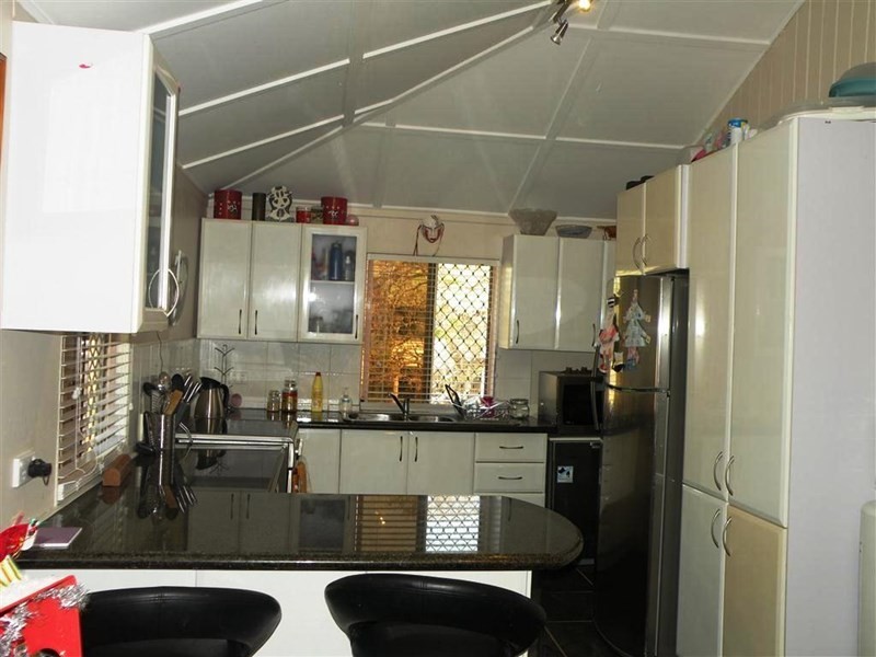 6 Werner Street, Park Avenue QLD 4701