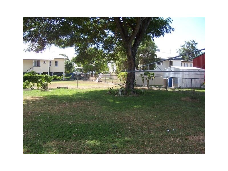 5 Face Street, Park Avenue QLD 4701