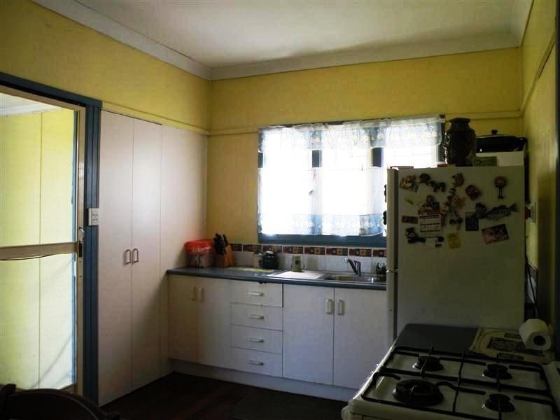 11 Bourke Street, Park Avenue QLD 4701