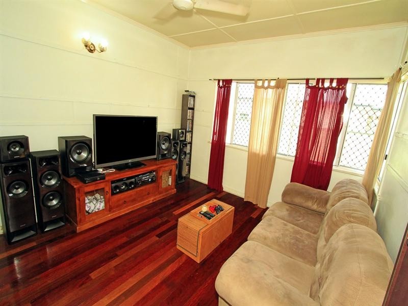 18 Wilmington Street, Kawana QLD 4701