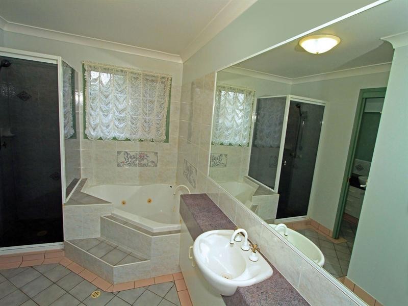 77 Spencer Street, The Range QLD 4700